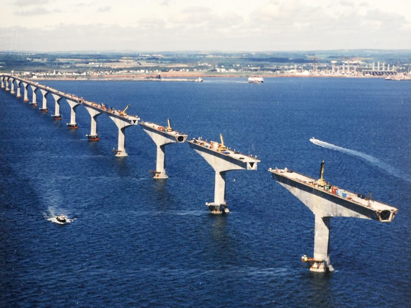 Construction of the Confederation Bridge, a project of IUOE Local 942 members. Photo courtesy of Strait Crossing Bridge Limited.